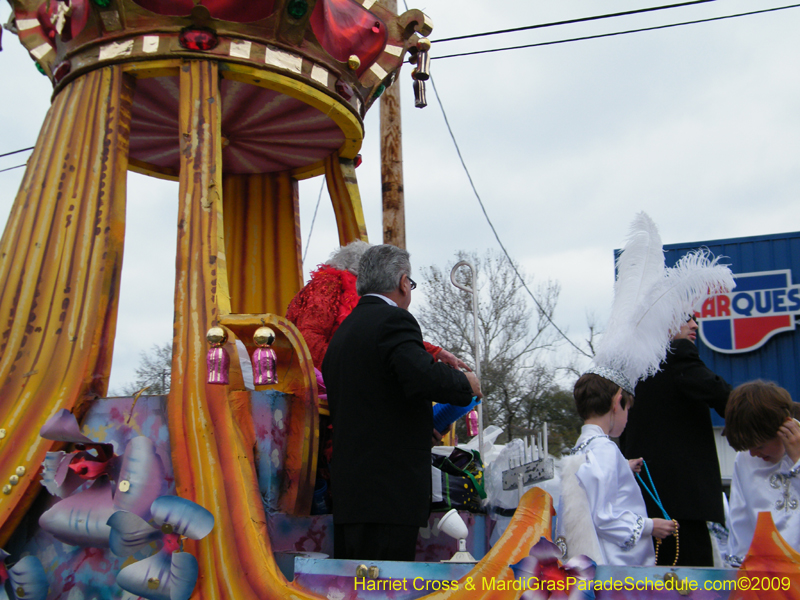 Krewe-of-Rhea-2009-Metairie-Mardi-Gras-Harriet-Cross-7786