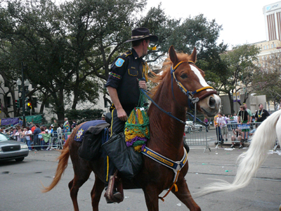 2008-Krewe-of-Thoth-New-Orleans-Mardi-Gras-Parade-300097