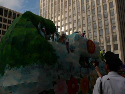 2008-Krewe-of-Thoth-New-Orleans-Mardi-Gras-Parade-300185