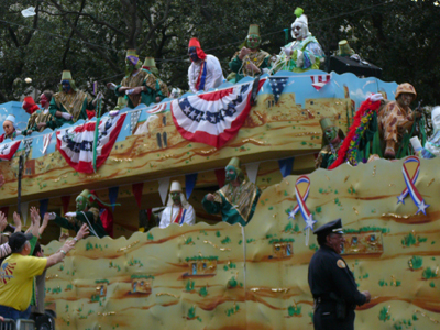 2008-Krewe-of-Thoth-New-Orleans-Mardi-Gras-Parade-300224