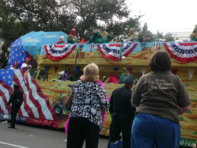 2008-Krewe-of-Thoth-New-Orleans-Mardi-Gras-Parade-300226