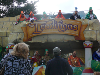 2008-Krewe-of-Thoth-New-Orleans-Mardi-Gras-Parade-300237