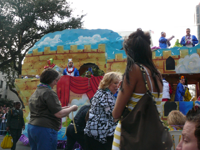 2008-Krewe-of-Thoth-New-Orleans-Mardi-Gras-Parade-300244
