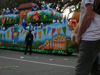 2008-Krewe-of-Thoth-New-Orleans-Mardi-Gras-Parade-300253