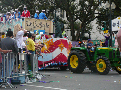 2008-Krewe-of-Thoth-New-Orleans-Mardi-Gras-Parade-300256