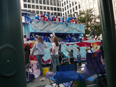 2008-Krewe-of-Thoth-New-Orleans-Mardi-Gras-Parade-300260