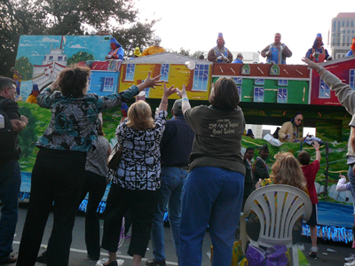 2008-Krewe-of-Thoth-New-Orleans-Mardi-Gras-Parade-300270