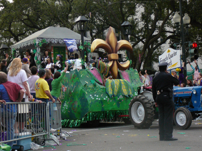 2008-Krewe-of-Thoth-New-Orleans-Mardi-Gras-Parade-300301