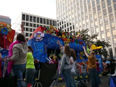 2008-Krewe-of-Thoth-New-Orleans-Mardi-Gras-Parade-300325
