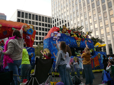 2008-Krewe-of-Thoth-New-Orleans-Mardi-Gras-Parade-300326