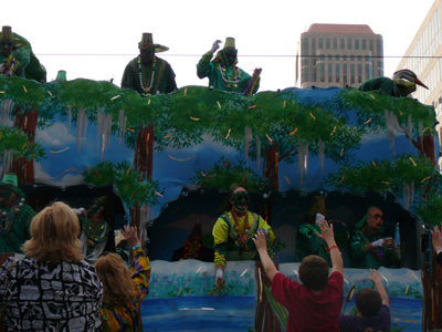 2008-Krewe-of-Thoth-New-Orleans-Mardi-Gras-Parade-300331