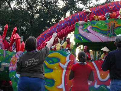 2008-Krewe-of-Thoth-New-Orleans-Mardi-Gras-Parade-300333