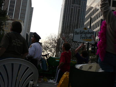 2008-Krewe-of-Thoth-New-Orleans-Mardi-Gras-Parade-300340