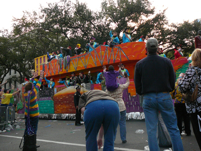 2008-Krewe-of-Thoth-New-Orleans-Mardi-Gras-Parade-300350