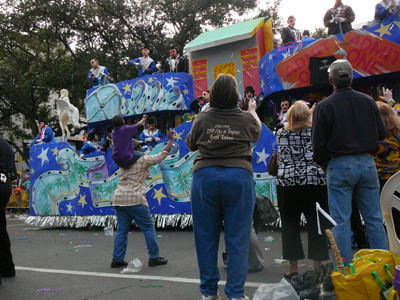 2008-Krewe-of-Thoth-New-Orleans-Mardi-Gras-Parade-300355