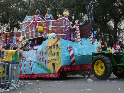 2008-Krewe-of-Thoth-New-Orleans-Mardi-Gras-Parade-300356
