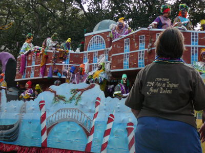2008-Krewe-of-Thoth-New-Orleans-Mardi-Gras-Parade-300357