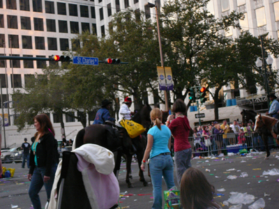 2008-Krewe-of-Thoth-New-Orleans-Mardi-Gras-Parade-300370
