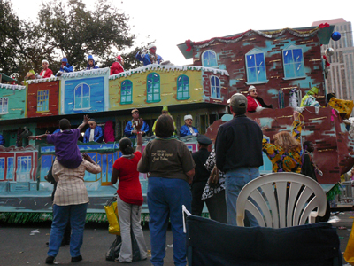 2008-Krewe-of-Thoth-New-Orleans-Mardi-Gras-Parade-300374