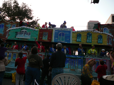 2008-Krewe-of-Thoth-New-Orleans-Mardi-Gras-Parade-300375
