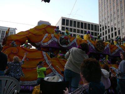 2008-Krewe-of-Thoth-New-Orleans-Mardi-Gras-Parade-300380