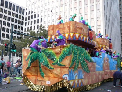 2008-Krewe-of-Thoth-New-Orleans-Mardi-Gras-Parade-300392