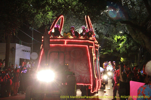 Signiture purse float in the Krewe of Nyx Mardi Gras parade - photo by Jules Richard