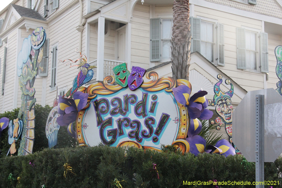 Krewe-of-House-Floats-02041-Uptown-2021
