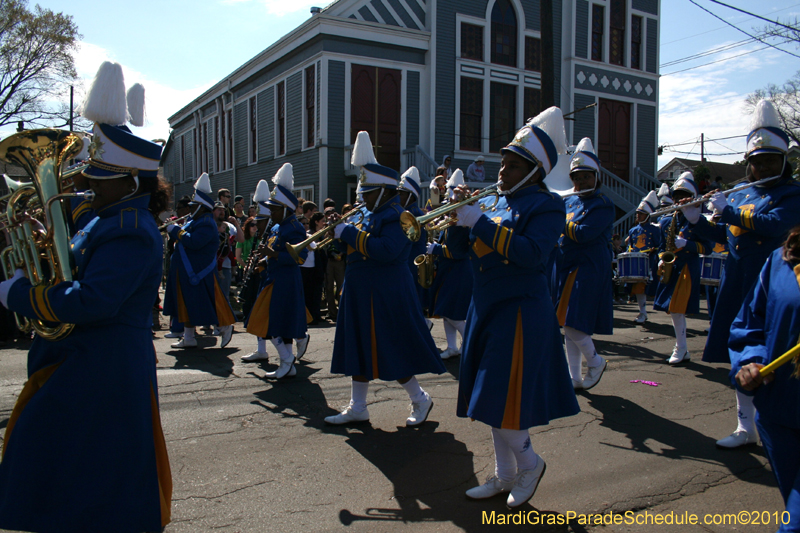 Krewe-of-Mid-City-2010-Mardi-Gras-New-Orleans-Carnival-8999