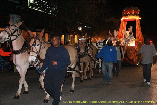 King float 2015 - float is unique being pulled by mules - photo by Jules Richard